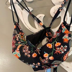 Large Cupshr Seim suit top… cross cross back. So cute . NWT